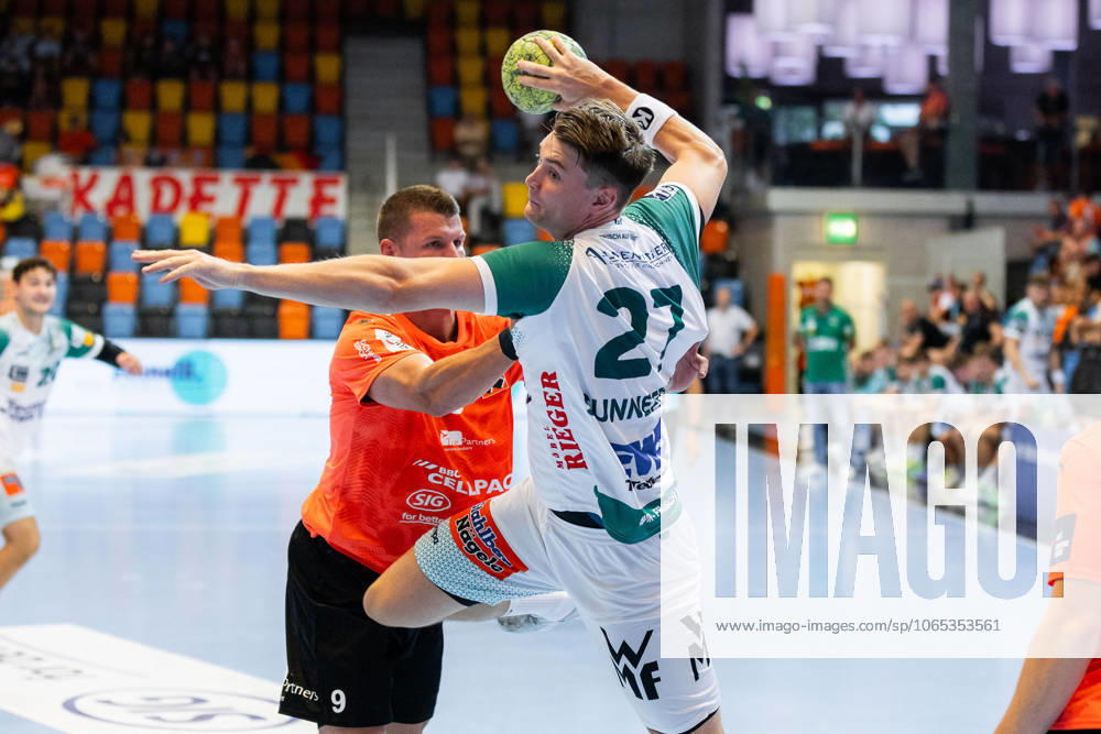 Oskar SUNNEFELDT FRISCH AUF Goeppingen, 27 scores a goal, Action, Goal throw Kadetten Schaffhausen KSH vs FRISCH AUF Goeppingen FAG , Handball, Men, Falken Cup 2025 Kadetten season opener, Season 2025 2026, 20 08 2025 Kadetten Schaffhausen KSH vs FRISCH AUF Goeppingen FAG , Handball, Men, Falken Cup 2025 Kadetten season opener, Season 2025 2026, 20 08 2025 Schaffhausen