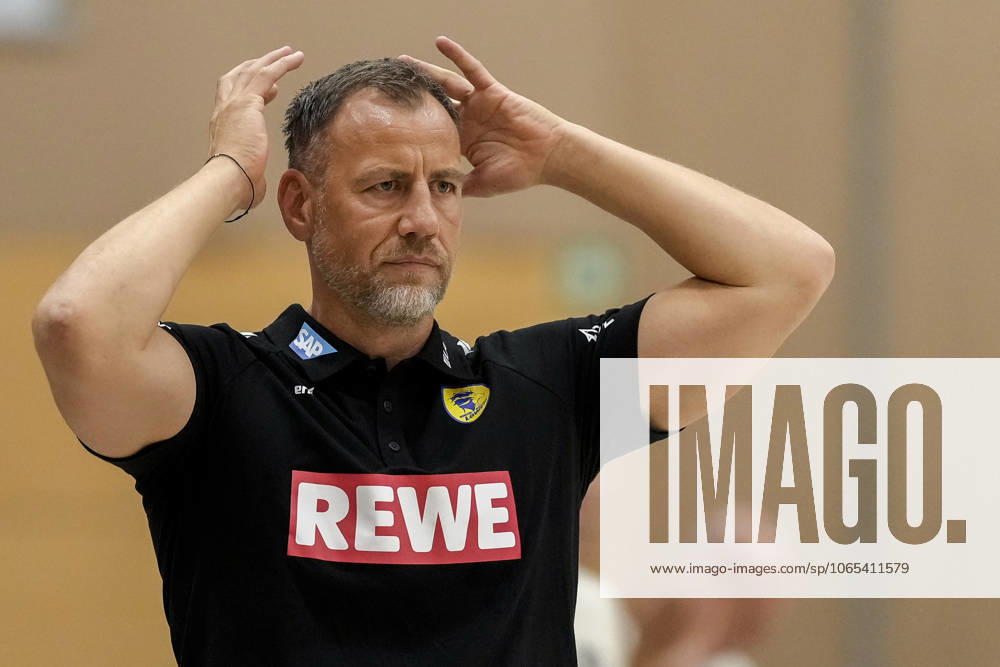 Maik Machulla coach, head coach, RNL , single picture, single photo, action, action, looking disappointed, disappointment, frustration, disappointed, pessimistic, 22 08 2025, Östringen Germany , handball, test match, Rhein Neckar Löwen HC Kriens Luzern