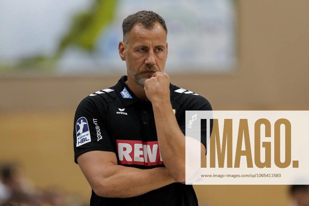 Maik Machulla coach, head coach, RNL , single picture, single photo, action, action, thoughtful, worried, pessimistic, 22 08 2025, Östringen Germany , handball, test match, Rhein Neckar Löwen HC Kriens Luzern