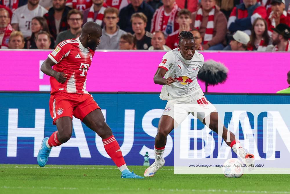In duel, action, with Dayot Upamecano 2 FC Bayern Muenchen , Yan Diomande 49 RB Leipzig , FC Bayern Muenchen vs RB Leipzig, Soccer, 1 Bundesliga, 1 Matchday, 22 08 2025 DFB regulations prohibit any use of photographs as image sequences and or quasi video Muenchen Bayern Germany