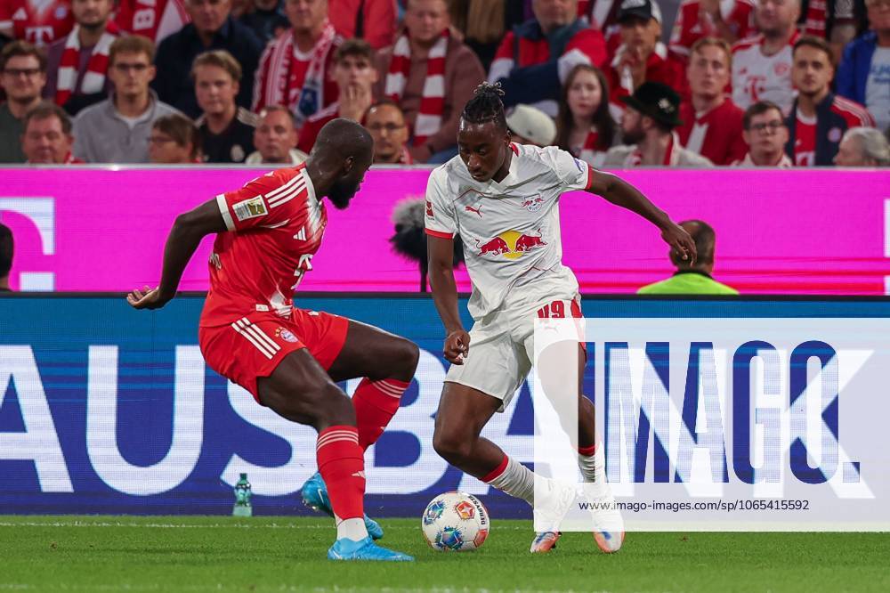 In duel, action, with Dayot Upamecano 2 FC Bayern Muenchen , Yan Diomande 49 RB Leipzig , FC Bayern Muenchen vs RB Leipzig, Soccer, 1 Bundesliga, 1 Matchday, 22 08 2025 DFB regulations prohibit any use of photographs as image sequences and or quasi video Muenchen Bayern Germany