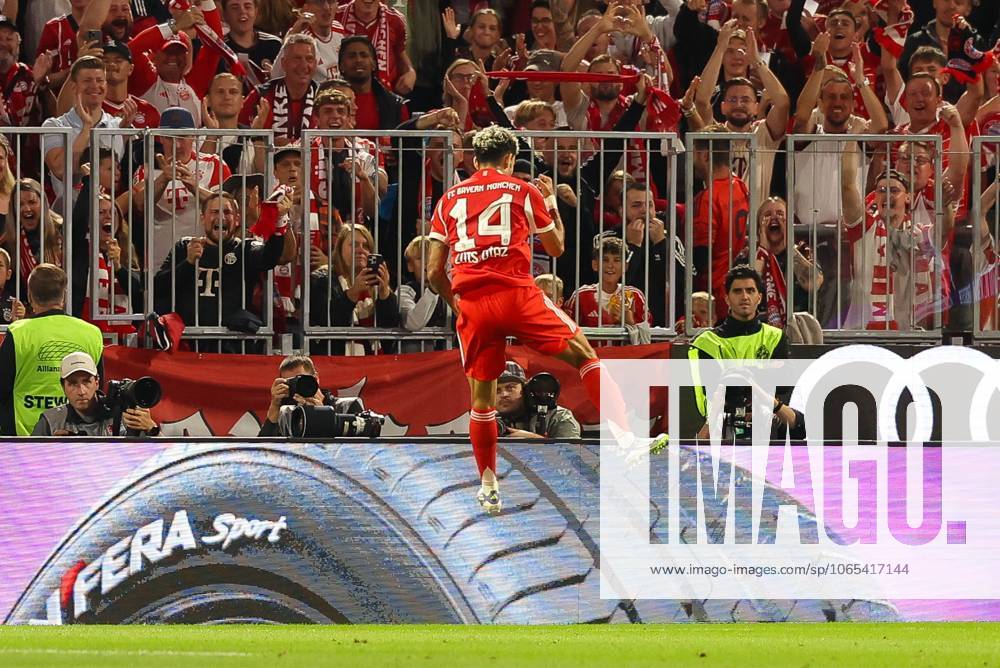 Goal celebration by Luis Diaz 14 FC Bayern Muenchen to 2 0, FC Bayern Muenchen vs RB Leipzig, Football, 1 Bundesliga, 1 Matchday, 22 08 2025 DFB regulations prohibit any use of photographs as image sequences and or quasi video Muenchen Bayern Germany