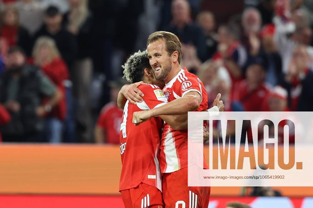 Goal celebration by Luis Diaz 14 FC Bayern Muenchen , Harry Kane 9 FC Bayern Muenchen to 4 0, FC Bayern Muenchen vs RB Leipzig, Football, 1 Bundesliga, 1 Matchday, 22 08 2025 DFB regulations prohibit any use of photographs as image sequences and or quasi video Muenchen Bayern Germany