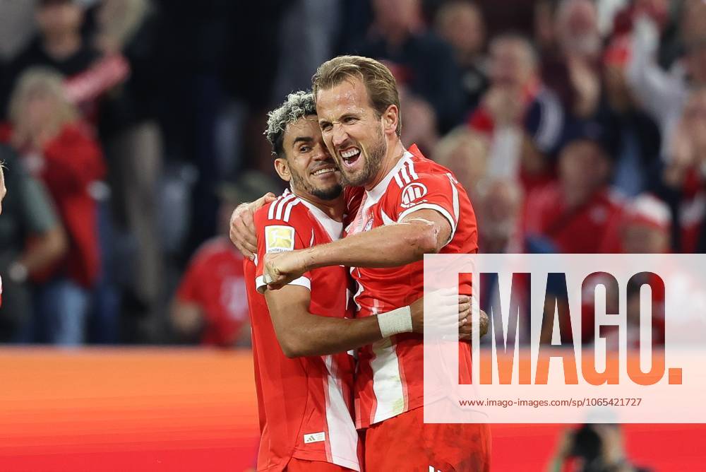 Goal celebration by Luis Diaz 14 FC Bayern Muenchen , Harry Kane 9 FC Bayern Muenchen to 4 0, FC Bayern Muenchen vs RB Leipzig, Football, 1 Bundesliga, 1 Matchday, 22 08 2025 DFB regulations prohibit any use of photographs as image sequences and or quasi video Muenchen Bayern Germany