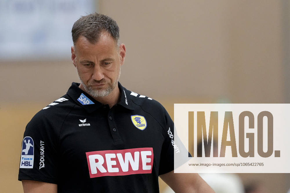 Maik Machulla coach, head coach, RNL , single picture, single photo, action, action, looking disappointed, disappointment, frustration, disappointed, pessimistic, 22 08 2025, Östringen Germany , handball, test match, Rhein Neckar Löwen HC Kriens Luzern