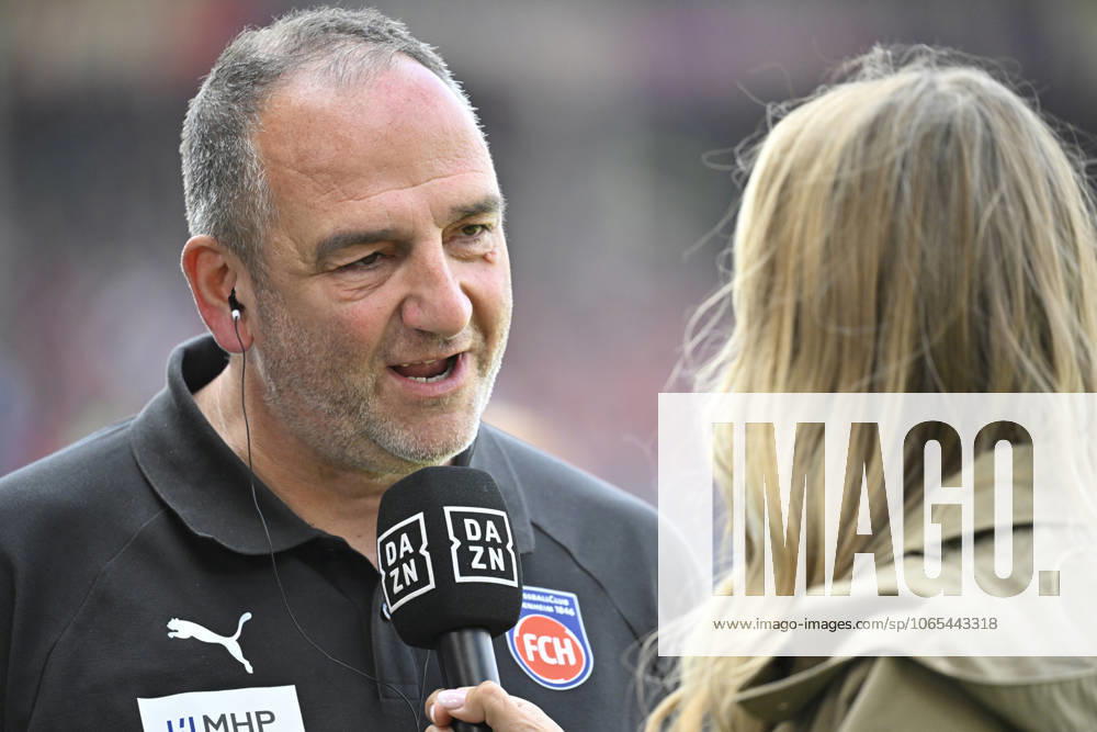 Before the start of the match Coach Frank Schmidt 1 FC Heidenheim 1846 FCHin Interview Microphone Micro Logo dazn Portrait 1 FC Heidenheim 1846 FCH vs VfL Wolfsburg WOB 23 08 2025 DFL REGULATIONS PROHIBIT ANY USE OF PHOTOGRAPHS AS IMAGE SEQUENCES AND OR QUASI VIDEO 1 FC Heidenheim 1846 FCH vs VfL Wolfsburg WOB Heidenheim