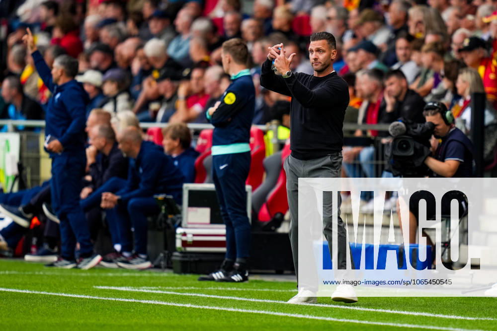 Eredivisie: Go Ahead Eagles v Sparta Rotterdam Deventer - Coach Melvin Boel of Go Ahead Eagles during the third round of the 2025 2026 Eredivisie season. The match is set between Go Ahead Eagles and Sparta Rotterdam at De Adelaarshorst on 23 August 2025 in Deventer, The Netherlands. (VK Sportphoto Danny de Groot)