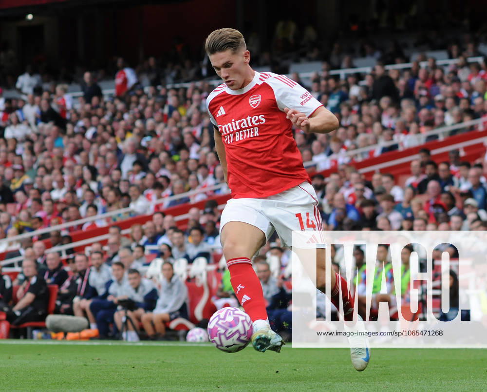 Football - 2025 2026 Premier League - Arsenal vs Leeds United - Emirates Stadium - Saturday 23rd August 2025 Viktor Gyokeres of Arsenal