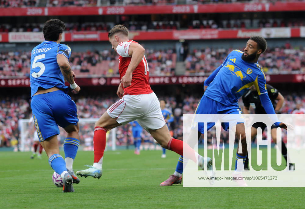 Football - 2025 2026 Premier League - Arsenal vs Leeds United - Emirates Stadium - Saturday 23rd August 2025 Viktor Gyokeres of Arsenal cuts inside to score his first goal