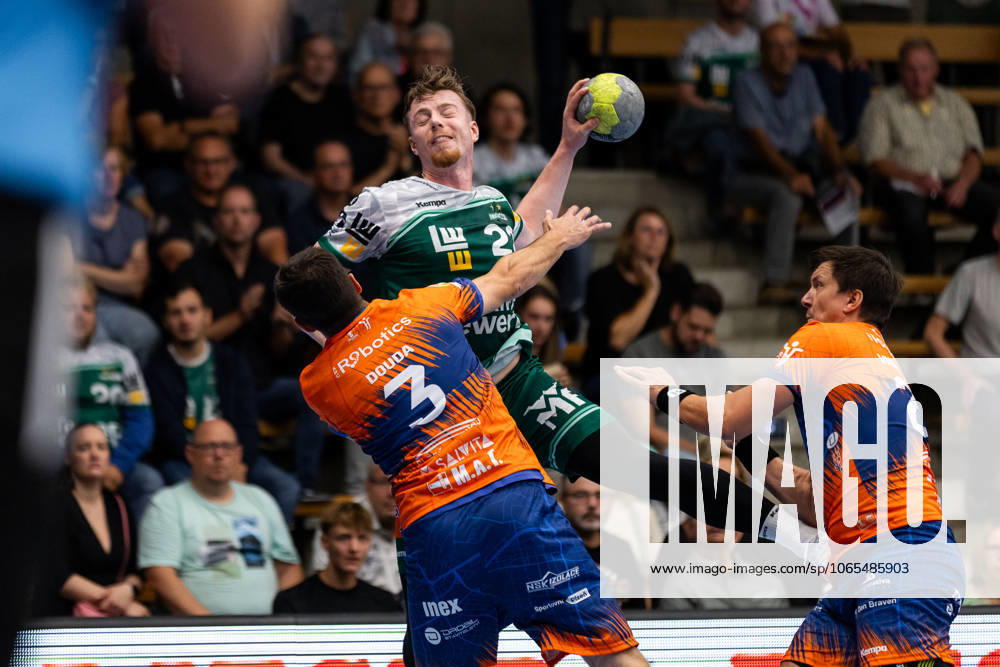 Erik PERSSON FRISCH AUF Goeppingen, 22 scores a goal, Action, Goal throw FRISCH AUF Goeppingen FAG vs SKK Talent Pilsen, Handball, Men, Players Night, Test match, Season opener, Season 2025 2026, 23 08 2025 FRISCH AUF Goeppingen FAG vs SKK Talent Pilsen, Handball, Men, Players Night, Test match, Season opener, Season 2025 2026, 23 08 2025 Goeppingen