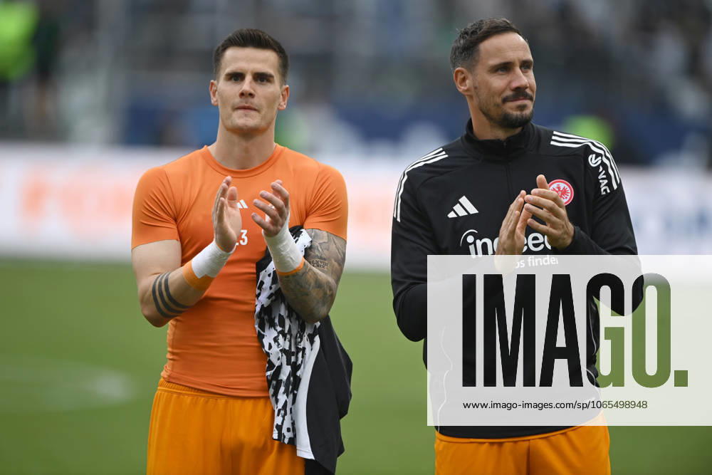 Schlussjubel, Jubel, jubeln, Freude, cheers, Torwart Michael ZETTERER F und Torwart Jens GRAHL F Fussball 1 Bundesliga Saison 2025 2026, 1 Spieltag, Spieltag1, matchday1, Eintracht Frankfurt F Werder Bremen HB 4 1 am 23 08 2025 im Deutsche Bank Park, Frankfurt Deutschland DFL regulations prohibit any use of photographs as image sequences and or quasi video Â