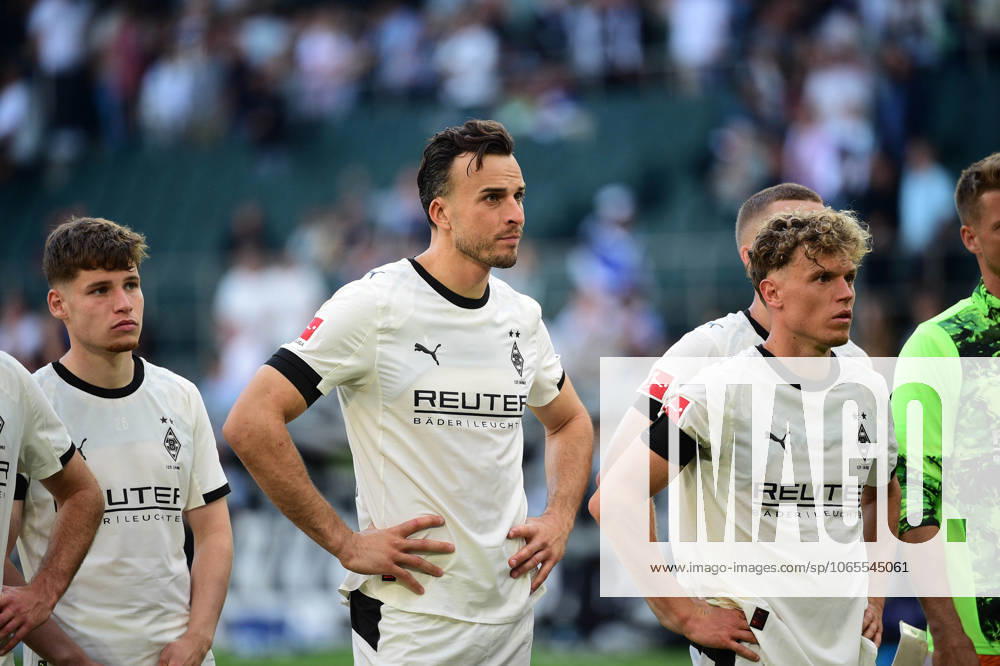 Moenchengladbach Soccer, Men, Season 2025 2026, Borussia Moenchengladbach vs Hamburger SV Disappointed Disappointment among the Gladbach players after the end of the match with from left Lukas Ullrich Gladbach , Haris Tabakovic Gladbach , Robin Hack Gladbach DFL regulations prohibit any use of photographs as image sequences and or quasi video Borussia Park NRW Germany