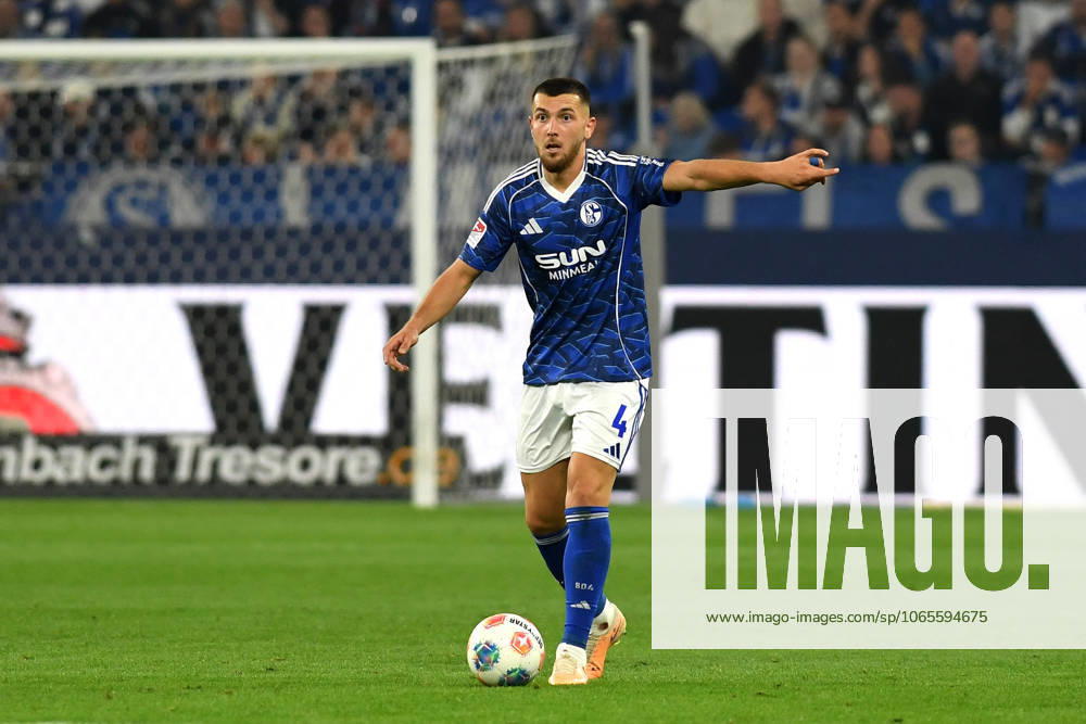 Hasan Kurucay FC Schalke 04 in action, on the ball, single action during the 2 Bundesliga match between FC Schalke 04 and VfL Bochum, Veltins Arena on August 23, 2025 in Gelsenkirchen, Germany Photo by Ralf Treese DeFodi Images Hasan Kurucay FC Schalke 04 controls the ball during the 2 Bundesliga match between FC Schalke 04 and VfL Bochum at Veltins Arena on August 23, 2025 in Gelsenkirchen, Germany Photo by Ralf Treese DeFodi Images Photo by Ralf Treese DeFodi Images