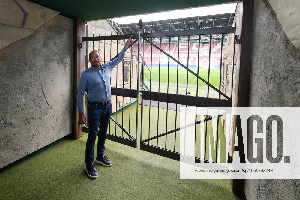 Managing Director Finance Michael Stroell FC Augsburg , The new players tunnel in the Roemer look, Press conference, FC Augsburg, Football, 1 Bundesliga season 2025 2026, 29 08 2025 Augsburg Bavaria Germany