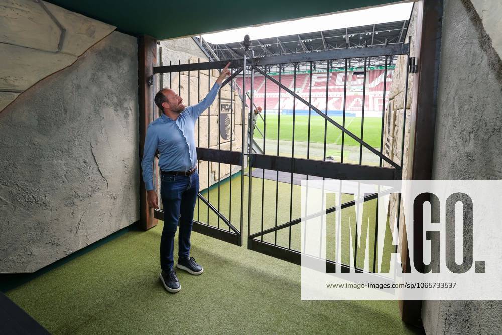 Managing Director Finance Michael Stroell FC Augsburg , The new players tunnel in the Roemer look, Press conference, FC Augsburg, Football, 1 Bundesliga season 2025 2026, 29 08 2025 Augsburg Bavaria Germany