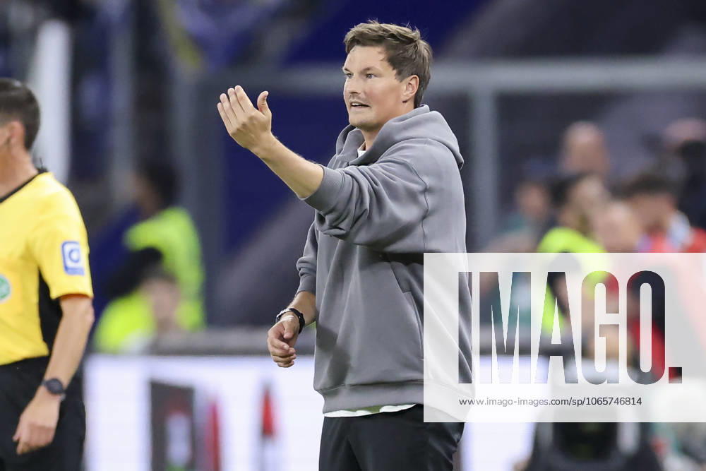 Coach Merlin Polzin Hamburger SV gestures, Bundesliga, Hamburger SV v FC St Pauli, Volksparkstadion on August 29, 2025 in Hamburg, Germany Photo by Marco Steinbrenner DeFodi Images Coach Merlin Polzin Hamburger SV gestures, Bundesliga, Hamburger SV v FC St Pauli, Volksparkstadion, August 29, 2025 in Hamburg, Germany Photo by Marco Steinbrenner DeFodi Images DFL regulations prohibit any use of photographs as image sequences and or quasi video