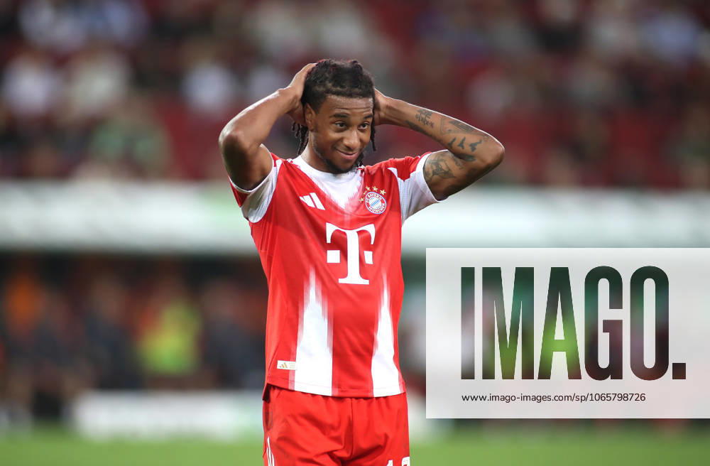 Football, Men, Season 2025 2026, FC Augsburg FC Bayern Munich, Bundesliga, WWK Arena Michael Olise FC Bayern Munich with both hands behind his head, facial expression, head, upper body DFL DFB regulations prohibit any use of photographs as image sequences and or quasi video