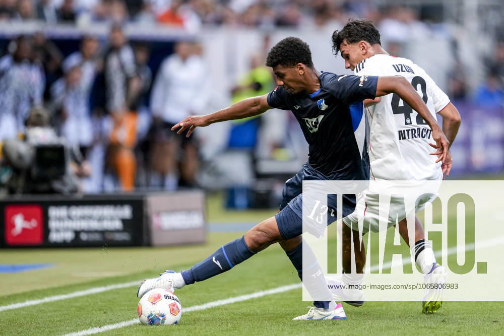 V li Bernardo Fernandes da Silva Junior Hoffenheim, 13 , Can Uzun SGE, 42 , duel, duel scene, duel, tackle, tackling, dynamics, action, 30 08 2025, Sinsheim Germany , Football, Bundesliga, TSG 1899 Hoffenheim Eintracht Frankfurt, DFB DFL REGULATIONS PROHIBIT ANY USE OF PHOTOGRAPHS AS IMAGE SEQUENCES AND OR QUASI VIDEO