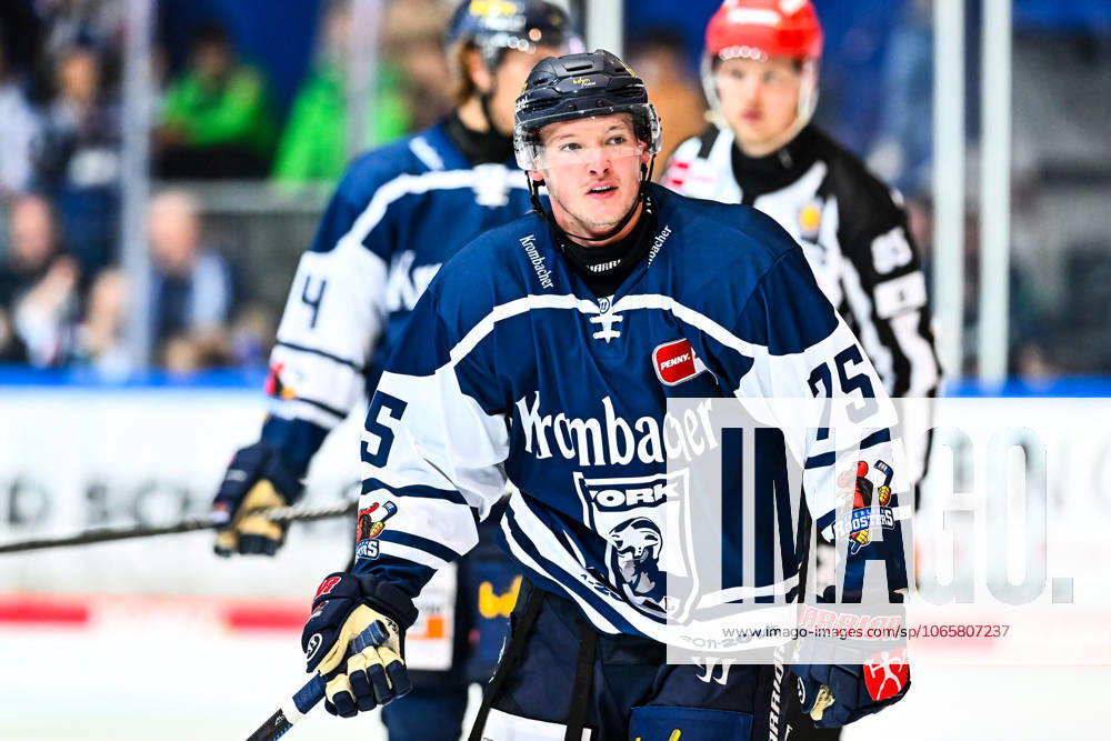 Julian Napravnik Iserlohn Roosters, 75 , GER, Iserlohn Roosters vs Düsseldorfer EG, Ice Hockey, Gottfried Schultz NRW Cup, 1 Matchday, Season 2025 2026, 30 08 2025, GER, Iserlohn Roosters vs Düsseldorfer EG, Ice Hockey, Gottfried Schultz NRW Cup, 1 Matchday, Season 2025 2026, 30 08 2025 Iserlohn