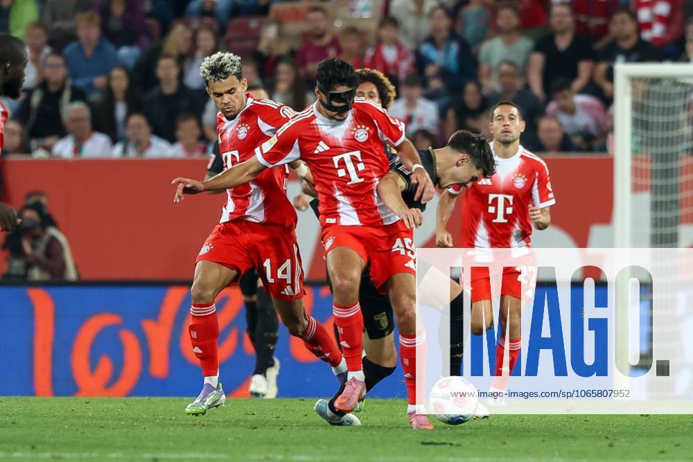 In duel, action, with Alexandar Pavlovic 45 FC Bayern Muenchen , Luis Diaz 14 FC Bayern Muenchen , Mert Koemuer 36 FC Augsburg , FC Augsburg vs FC Bayern Muenchen, Football, 1 Bundesliga, 2 Matchday, 30 08 2025 DFB regulations prohibit any use of photographs as image sequences and or quasi video Augsburg Bayern Germany