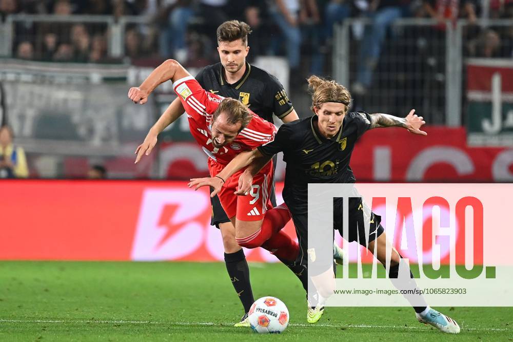 Harry KANE Bayern Muenchen , action,duel against Kristijan JAKIC FC Augsburg , hi Elvis Rexhbecaj FC Augsburg Football 1 Bundesliga Season 2025 2026, 2 Matchday, Matchday02 FC Augsburg FC Bayern Muenchen 2 3 on 30 08 2025 , WWK A R E N A