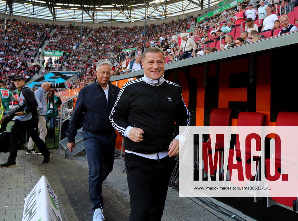 Football, Men, Season 2025 2026, FC Augsburg FC Bayern Munich, Bundesliga, WWK Arena Max Eberl, Chief Sports Officer FC Bayern Munich walking, smiling, grinning DFL DFB regulations prohibit any use of photographs as image sequences and or quasi video