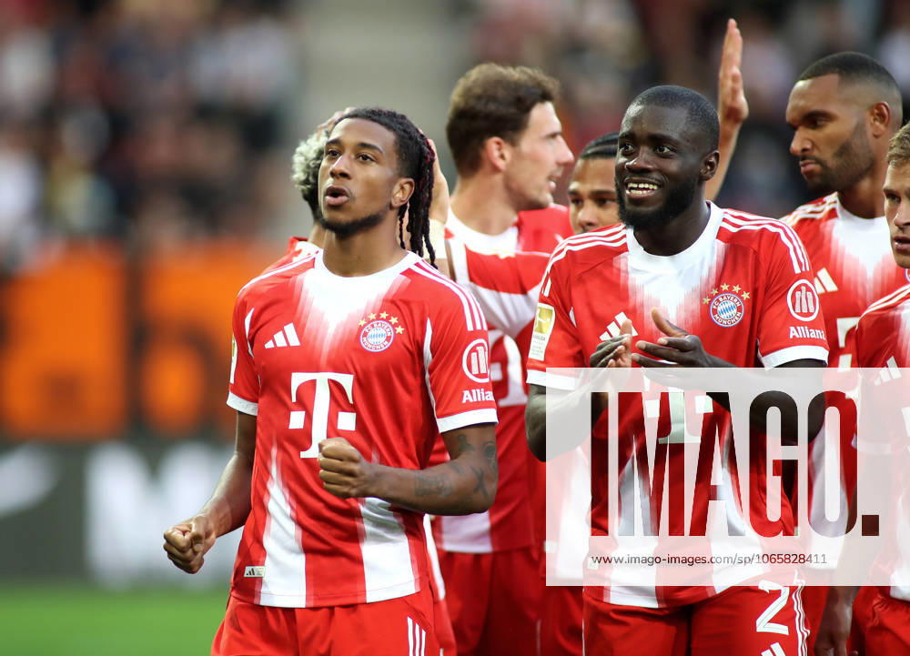 Football, Men, Season 2025 2026, FC Augsburg FC Bayern München, Bundesliga, WWK Arena Michael Olise FC Bayern München li with Dayot Upamecano FC Bayern München re DFL DFB DFB regulations prohibit any use of photographs as image sequences and or quasi video