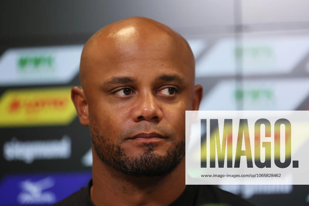 Football, Men, Season 2025 2026, FC Augsburg FC Bayern Munich, Bundesliga, WWK Arena Vincent Kompany, Coach FC Bayern Munich at the press conference after the match, Head, Portrait DFL DFB DFB regulations prohibit any use of photographs as image sequences and or quasi video