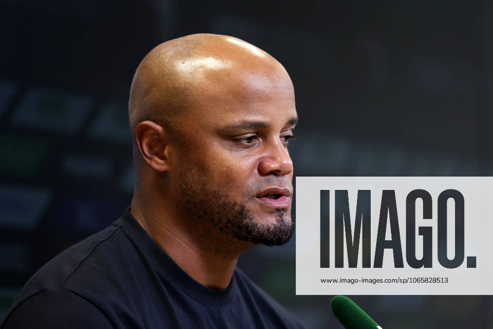 Football, Men, Season 2025 2026, FC Augsburg FC Bayern Munich, Bundesliga, WWK Arena Vincent Kompany, Coach FC Bayern Munich at the press conference after the match, Head, Portrait DFL DFB DFB regulations prohibit any use of photographs as image sequences and or quasi video