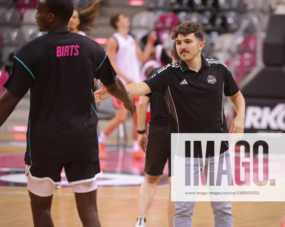 Co Coach Thomas Pennellier Telekom Baskets Bonn , Test match against Spirou Basket Charleroi season 2025 26