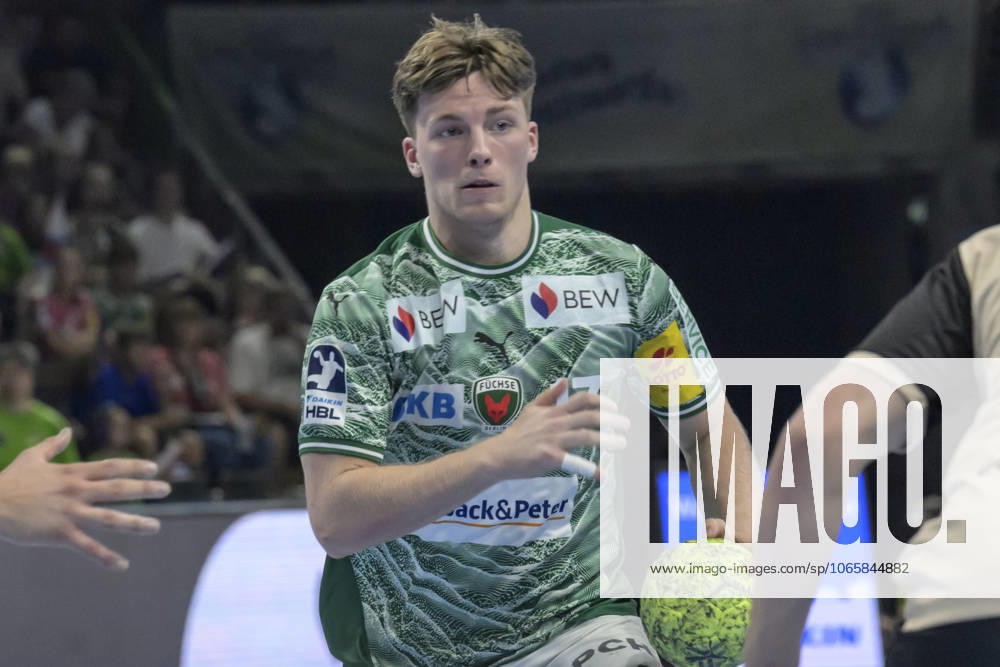 In the picture from l Nils Lichtlein Fuechse Berlin ,duel, action, fight, fights for the ball, GER, Berlin, handball, Fuechse Berlin vs Bergischer HC, DAIKIN Handball Bundesliga, in the Max Schmeling Halle, 31 08 2025,