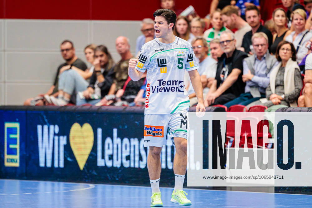 Rutger ten Velde Frisch Auf Goeppingen, 05 cheers after scoring goal GER, GWD Minden vs Frisch Auf Goeppingen, Handball, 1 Bundesliga, 1 Matchday, Season 2025 2026, 31 08 2025 GER, GWD Minden vs Frisch Auf Goeppingen, Handball, 1 Bundesliga, 1 Matchday, Season 2025 2026, 31 08 2025 Luebbecke