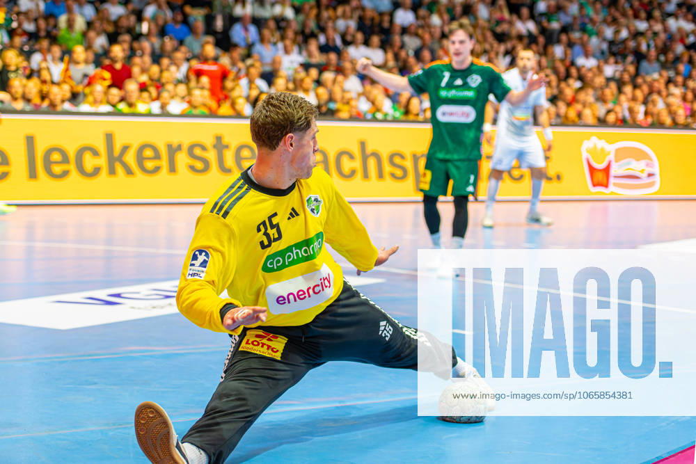 Joel Birlehm TSV Hannover Burgdorf, Nr 35 L R , TSV Hannover Burgdorf green against HC Alkaloid white 1 Matchday of Qualification Round 1 EHF European League 2025 2026 31 08 2025, Swiss Life Hall Hannover, GER ,