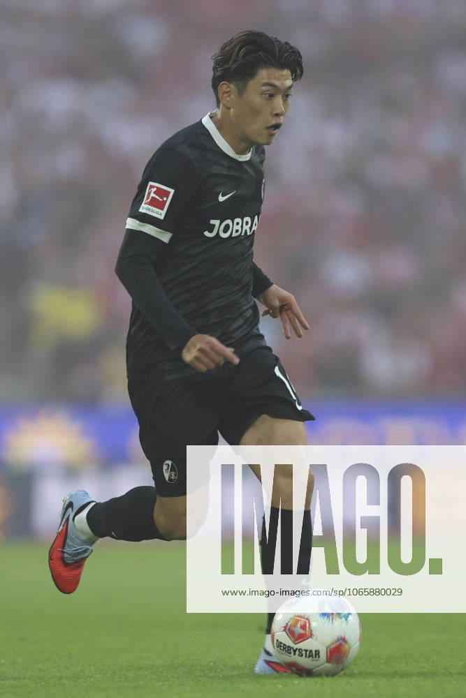 Yuito Suzuki SC Freiburg in action, on the ball, individual action during the Bundesliga match between 1 FC Köln and Sport Club Freiburg, RheinEnergieSTADION on August 31, 2025 in Cologne, Germany Photo by Oliver Kaelke DeFodi Images Yuito Suzuki SC Freiburg controls the ball during the Bundesliga match between 1 FC Köln and Sport Club Freiburg at RheinEnergieSTADION on August 31, 2025 in Köln, Germany Photo by Oliver Kaelke DeFodi Images DFL regulations prohibit any use of photographs as image sequences and or quasi video Photo by Oliver Kaelke DeFodi Images