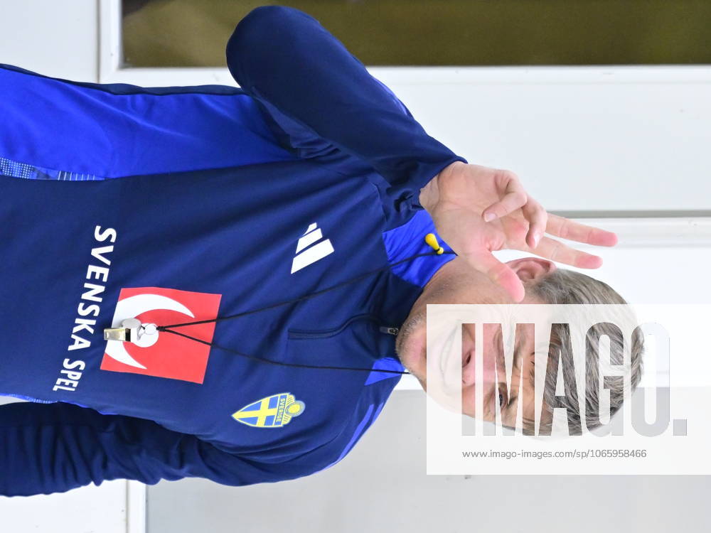 STOCKHOLM, SWEDEN 20250902 Swedish national team captain Jon Dahl Tomasson during Tuesday s training on Bosön ahead of upcoming World Cup qualifiers against Slovenia and Kosovo STOCKHOLM SWEDEN