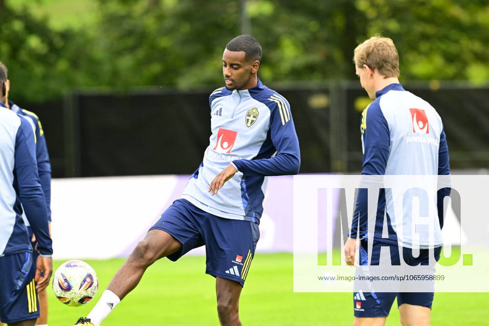 STOCKHOLM, SWEDEN 20250902 Swedish national team captain Jon Dahl Tomasson during Tuesday s training on Bosön ahead of upcoming World Cup qualifiers against Slovenia and Kosovo STOCKHOLM SWEDEN