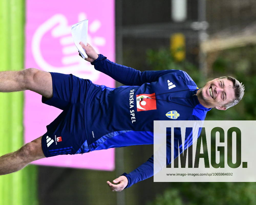 STOCKHOLM, SWEDEN 20250903 Swedish national team captain Jon Dahl Tomasson during Wednesday s training session on Bosön ahead of upcoming World Cup qualifiers against Slovenia and Kosovo STOCKHOLM SWEDEN