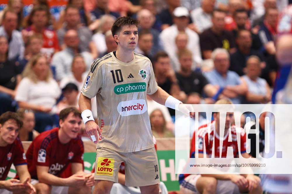 10 Renars Uscins TSV Hannover Burgdorf Handball I Men I Bundesliga Daikin HBL I Season 2025 2026 I 2 Matchday I HSV Hamburg TSV Hannover Burgdorf I 03 09 2025 I Sporthalle Hamburg