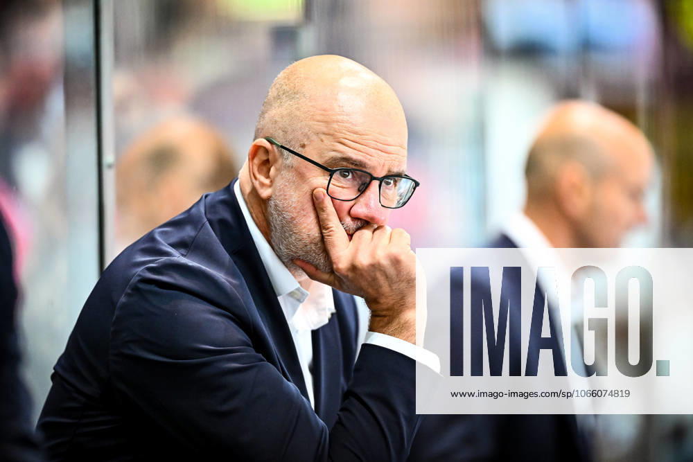 Stefan Nyman Head Coach, Head Coach, Iserlohn Roosters , GER, Iserlohn Roosters vs Grizzlys Wolfsburg, Ice Hockey, Penny DEL, Test Match, Season 2025 2026, 05 09 2025, GER, Iserlohn Roosters vs Grizzlys Wolfsburg, Ice Hockey, Penny DEL, Test Match, Season 2025 2026, 05 09 2025 Iserlohn