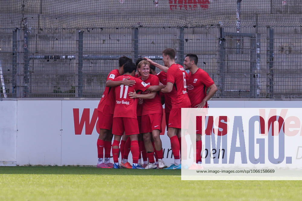 Goal celebration, Emotions, Goal shot, Conclusion, Goal success, Goal scored by Mainz after a corner kick , Germany, Football, Regionalliga Südwest, Matchday 6, 2025 2026, SC Freiburg II vs TSV Schott Mainz, 07 09 2025, Dreisamstadion, Freiburg, Germany DFB REGULATIONS PROHIBIT ANY USE OF PHOTOGRAPHS AS IMAGE SEQUENCES AND OR QUASI VIDEO Freiburg Dreisamstadion Baden Wuerttemberg Germany