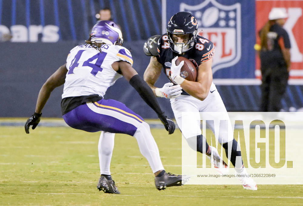 Chicago Bears tight end Colston Loveland (84) looks to move around Minnesota Vikings safety Joshua Metellus (44) during the third quarter at Soldier Field in Chicago on Monday, September 8, 2025. The Vikings defeated the Bears 27-24. CHI20250908117 MARKxBLACK