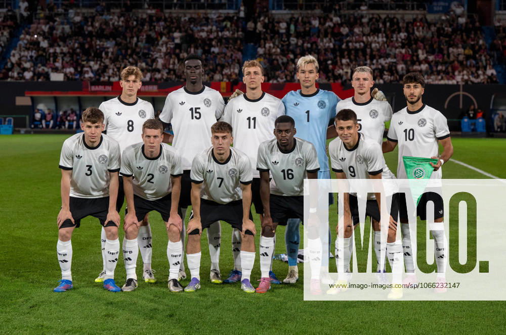 Soccer, Youth, Season 2025 26, U21, European Championship Qualification Group F 3 Matchday in Rostock, Germany Latvia, Team photo Team photo, back f l Aljoscha Kemlein, Joshua Quarshie, Nelson Weiper, Goalkeeper Mio Backhaus Finn Jeltsch, Muhammed Damar, front f l , Lukas Ullrich, Elias Baum, Brajan Gruda, Noel Aseko, Nicolo Tresoldi all U21, Germany , 09 09 2025,