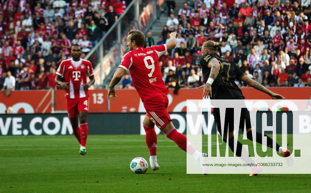 30 08 25 FC Augsburg FC Bayern München Germany, Augsburg, 30 08 2025, Football, Bundesliga, FC Augsburg FC Bayern München 2 3 v l Harry Kane FC Bayern München , Marius Wolf FC Augsburg
