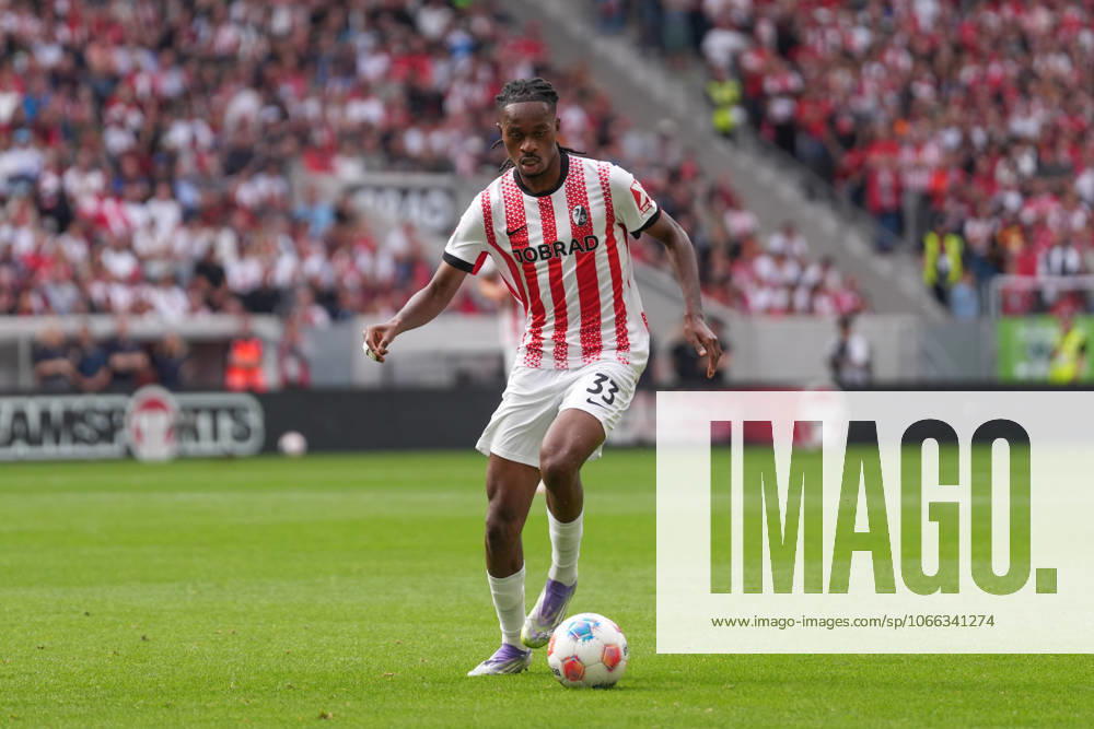 Jordy Makengo SC Freiburg, 33 on the ball , Germany, Soccer, 1 Bundesliga, Matchday 3, 2025 2026, SC Freiburg vs VfB Stuttgart, 13 09 2025, Europa Park Stadion, Freiburg, Germany DFL REGULATIONS PROHIBIT ANY USE OF PHOTOGRAPHS AS IMAGE SEQUENCES AND OR QUASI VIDEO Freiburg Europa Park Stadion Baden Württemberg Germany