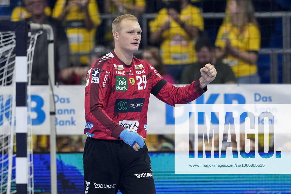 David Späth Goalkeeper, RNL, 29 , single picture, single photo, action, action, cheer, cheering, celebration, joy, rejoice, rejoicing, confident, optimistic, positive, game scene, 13 09 2025, Mannheim Germany , Handball, Bundesliga, Rhein Neckar Löwen ThSV Eisenach
