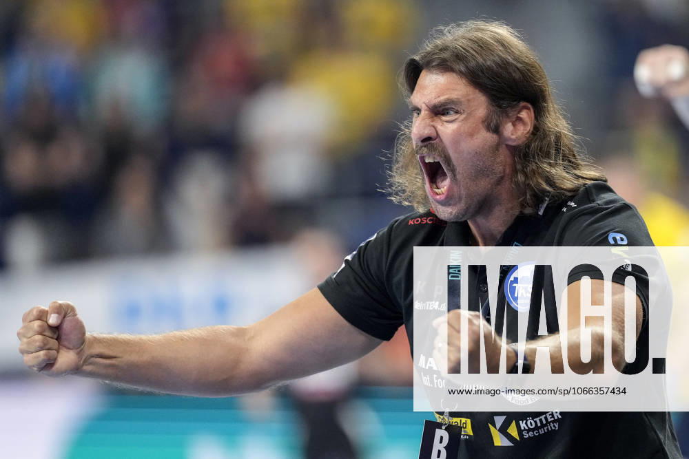 Sebastian Hinze coach, head coach, ThSV , single picture, single photo, action, action, cheer, cheers, celebration, joy, rejoice, rejoicing, confident, optimistic, positive, game scene, 13 09 2025, Mannheim Germany , Handball, Bundesliga, Rhein Neckar Löwen ThSV Eisenach