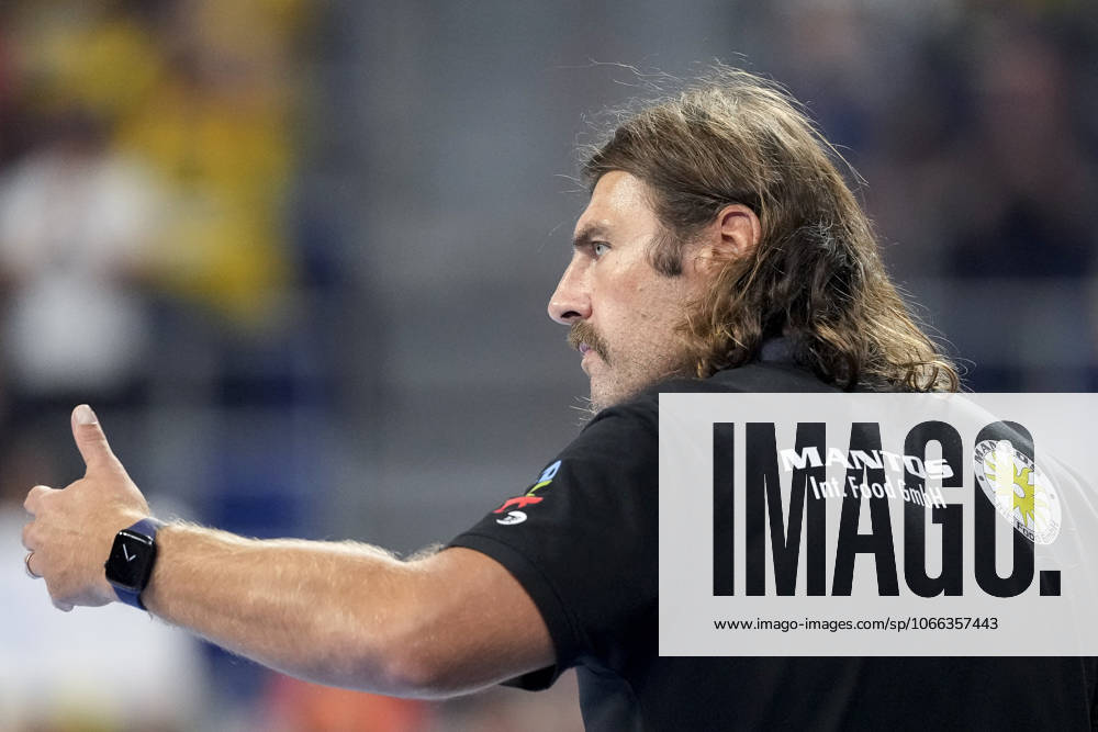 Sebastian Hinze coach, head coach, ThSV , gives instructions, gestures, gesticulates with arms, single picture, single photo, action, action, 13 09 2025, Mannheim Germany , Handball, Bundesliga, Rhein Neckar Löwen ThSV Eisenach