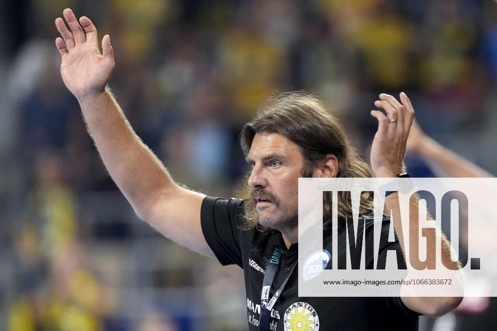 Sebastian Hinze coach, head coach, ThSV , gives instructions, gestures, gesticulates with arms, single picture, single photo, action, action, 13 09 2025, Mannheim Germany , Handball, Bundesliga, Rhein Neckar Löwen ThSV Eisenach