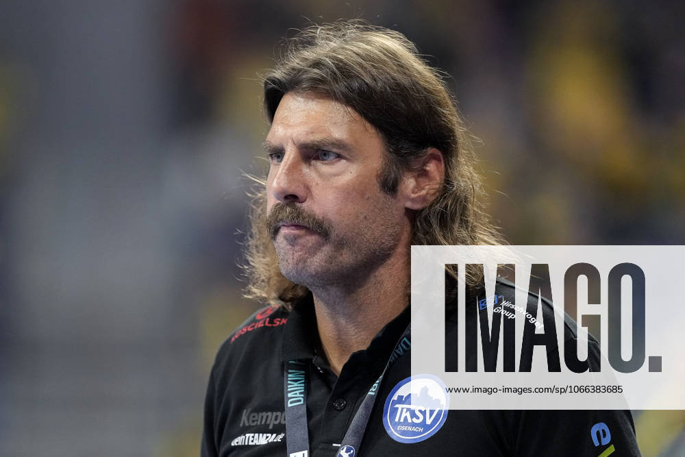 Sebastian Hinze coach, head coach, ThSV , single picture, single photo, action, action, 13 09 2025, Mannheim Germany , Handball, Bundesliga, Rhein Neckar Löwen ThSV Eisenach