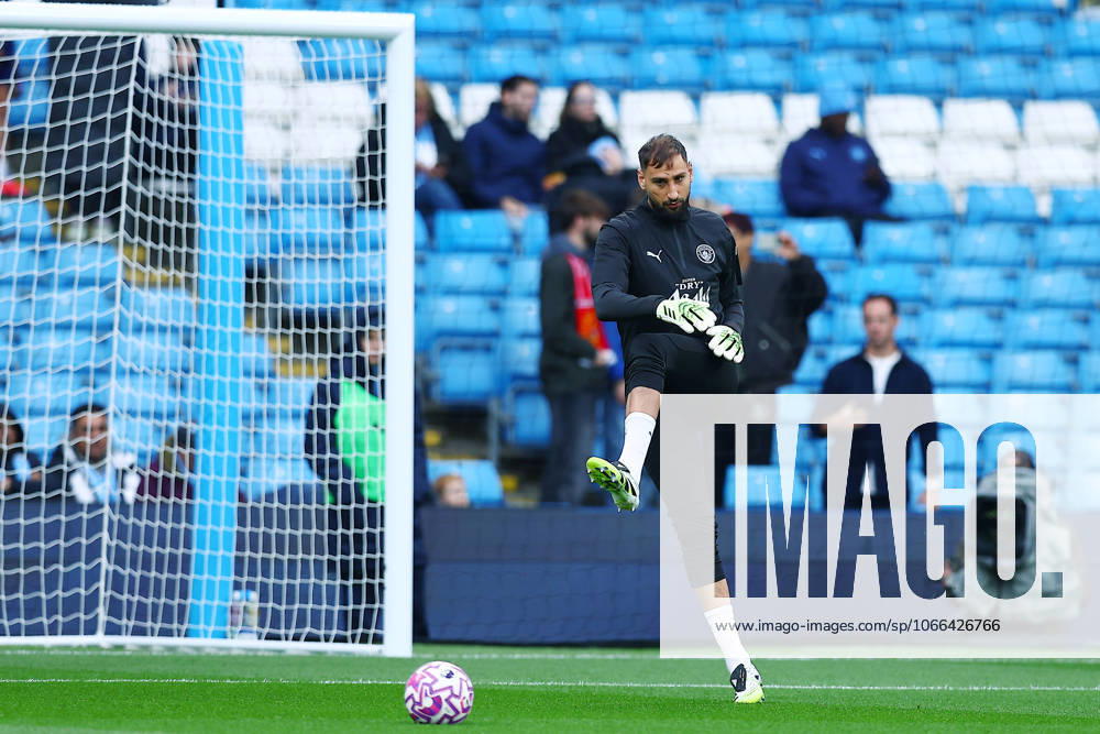 Manchester City goalkeeper Gianluigi Donnarumma warms up ahead of the match Manchester City v Manchester United, ManU Premier League, Football, Etihad Stadium, Manchester, UK - 14 Sept 2025Manchester Etihad Stadium United Kingdom
